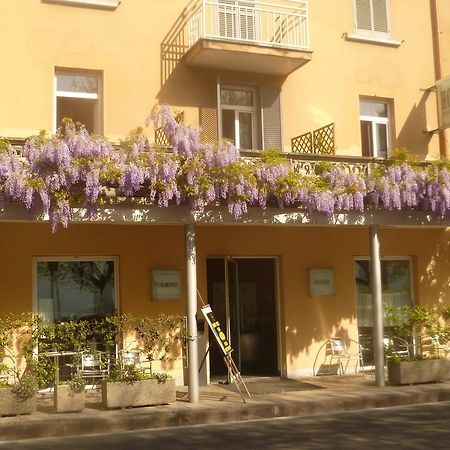 Hotel Belvedere Lovere Bagian luar foto