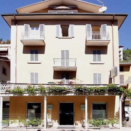 Hotel Belvedere Lovere Bagian luar foto