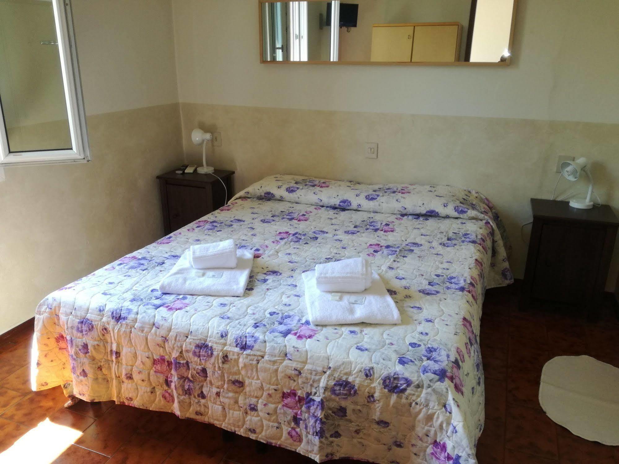 Hotel Belvedere Lovere Bagian luar foto